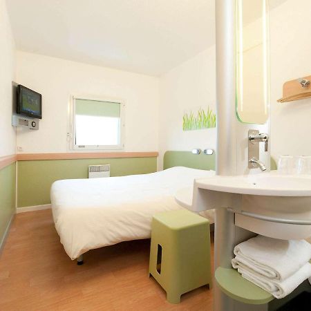 Ibis Budget Saint-Quentin Centre Gare Bagian luar foto