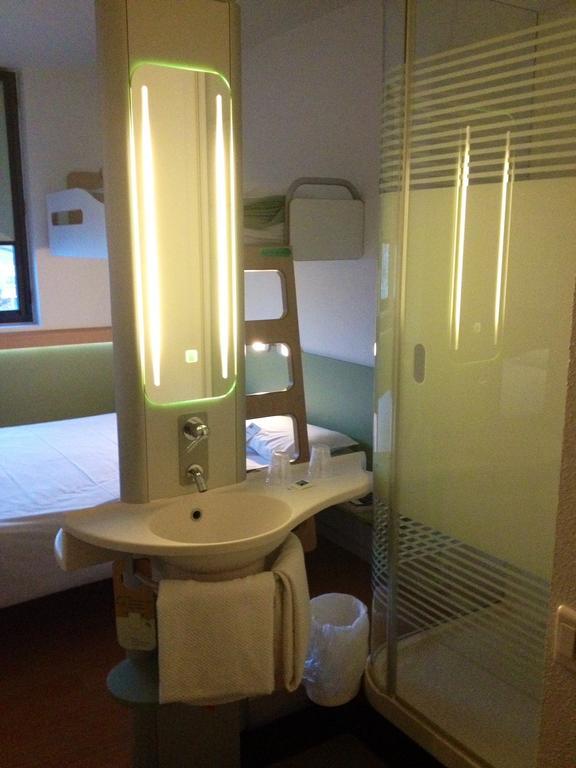 Ibis Budget Saint-Quentin Centre Gare Bagian luar foto