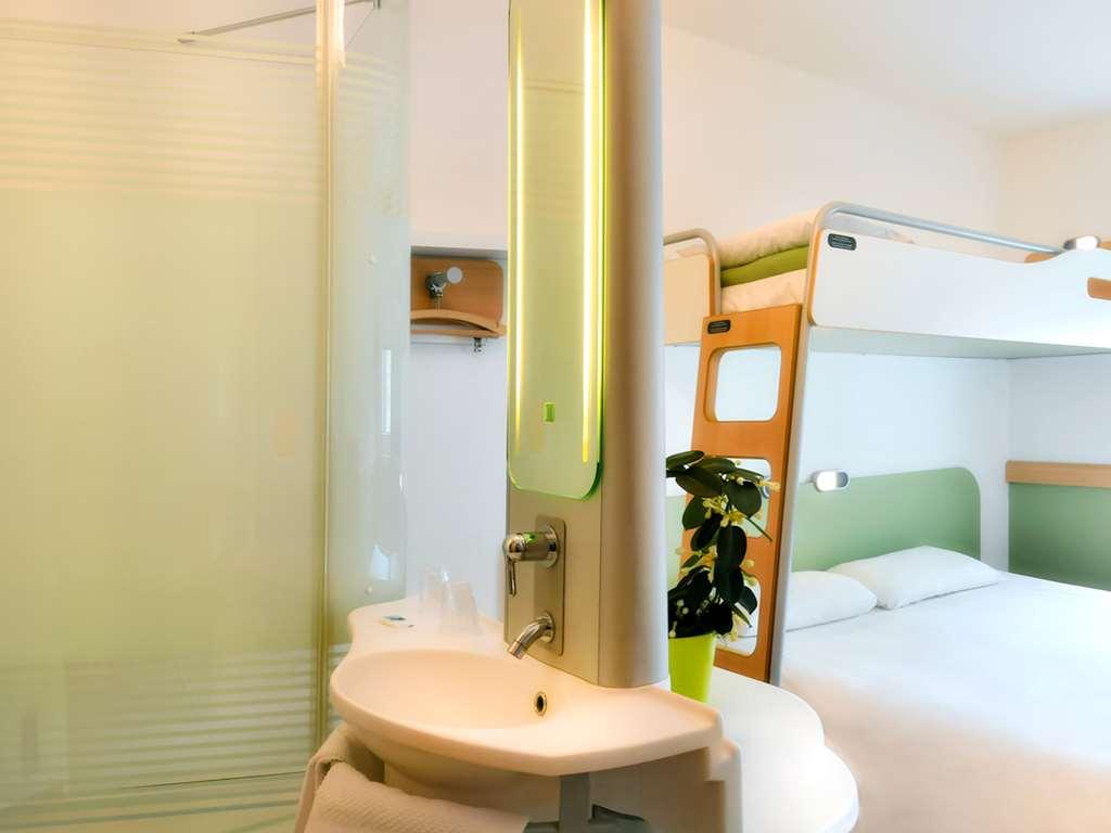 Ibis Budget Saint-Quentin Centre Gare Bagian luar foto