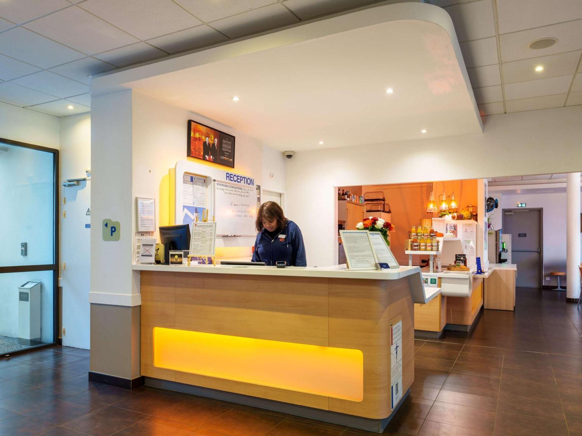 Ibis Budget Saint-Quentin Centre Gare Bagian luar foto
