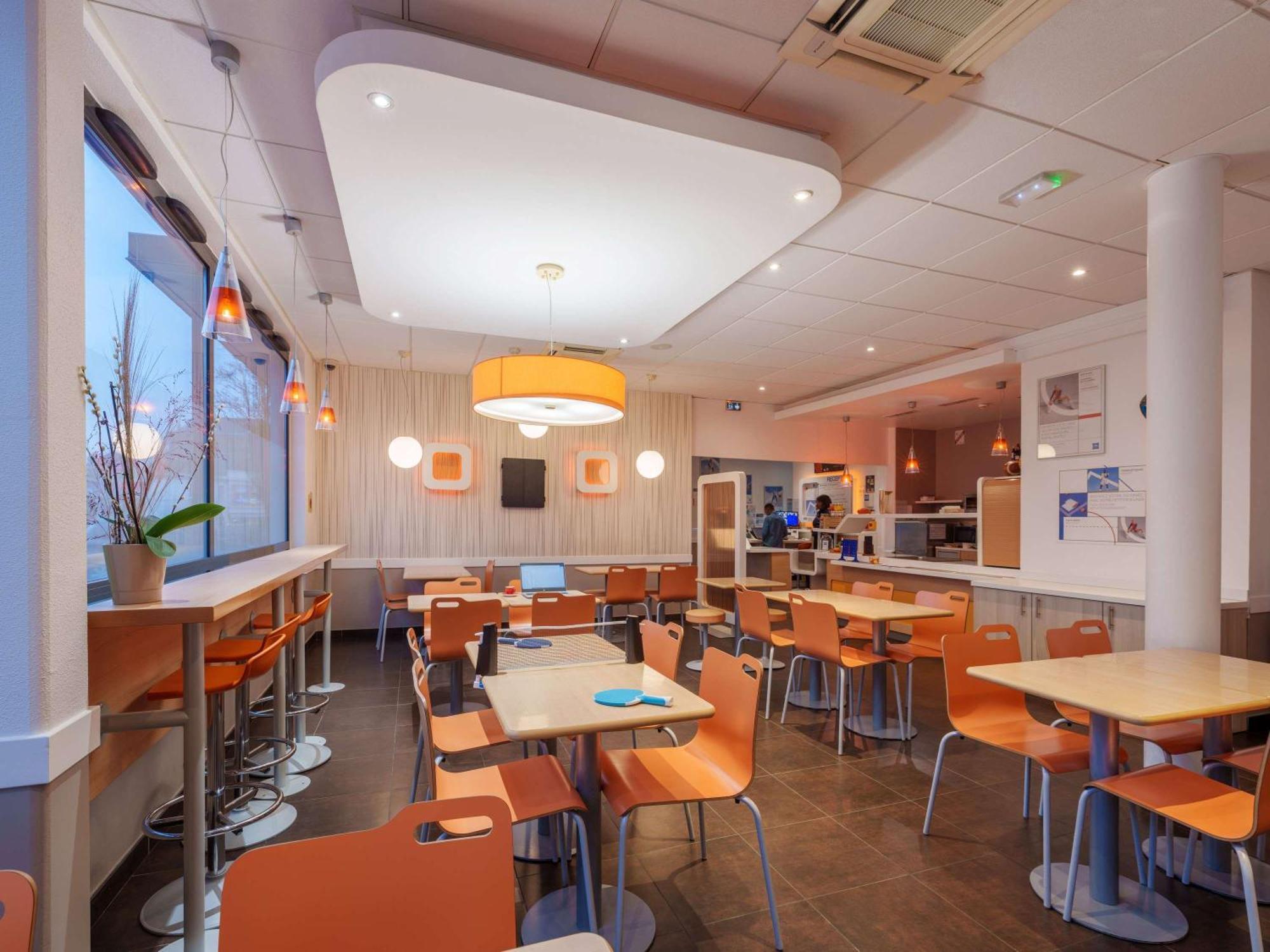Ibis Budget Saint-Quentin Centre Gare Bagian luar foto