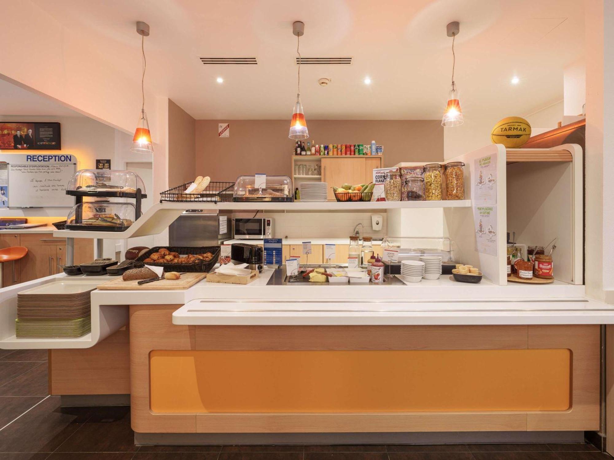 Ibis Budget Saint-Quentin Centre Gare Bagian luar foto