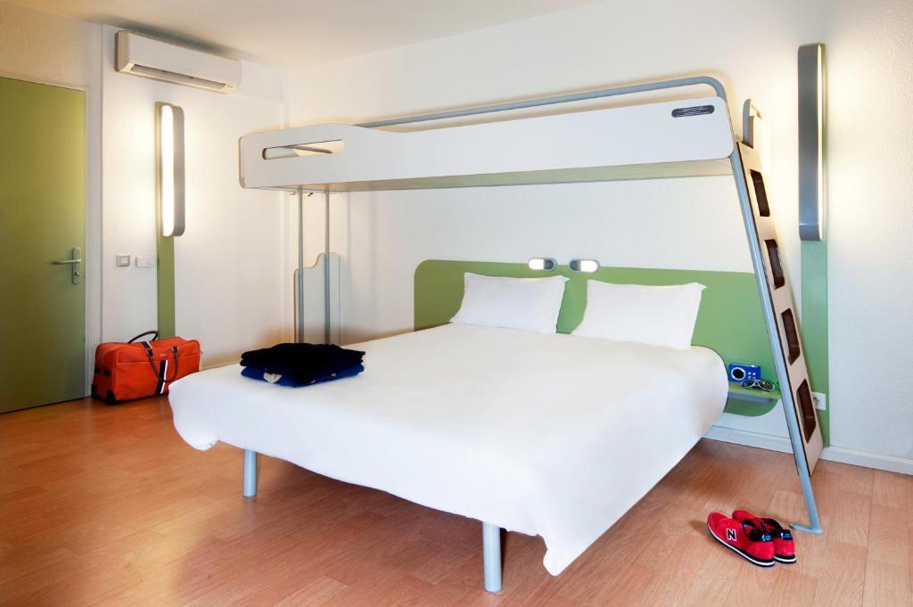 Ibis Budget Saint-Quentin Centre Gare Bagian luar foto