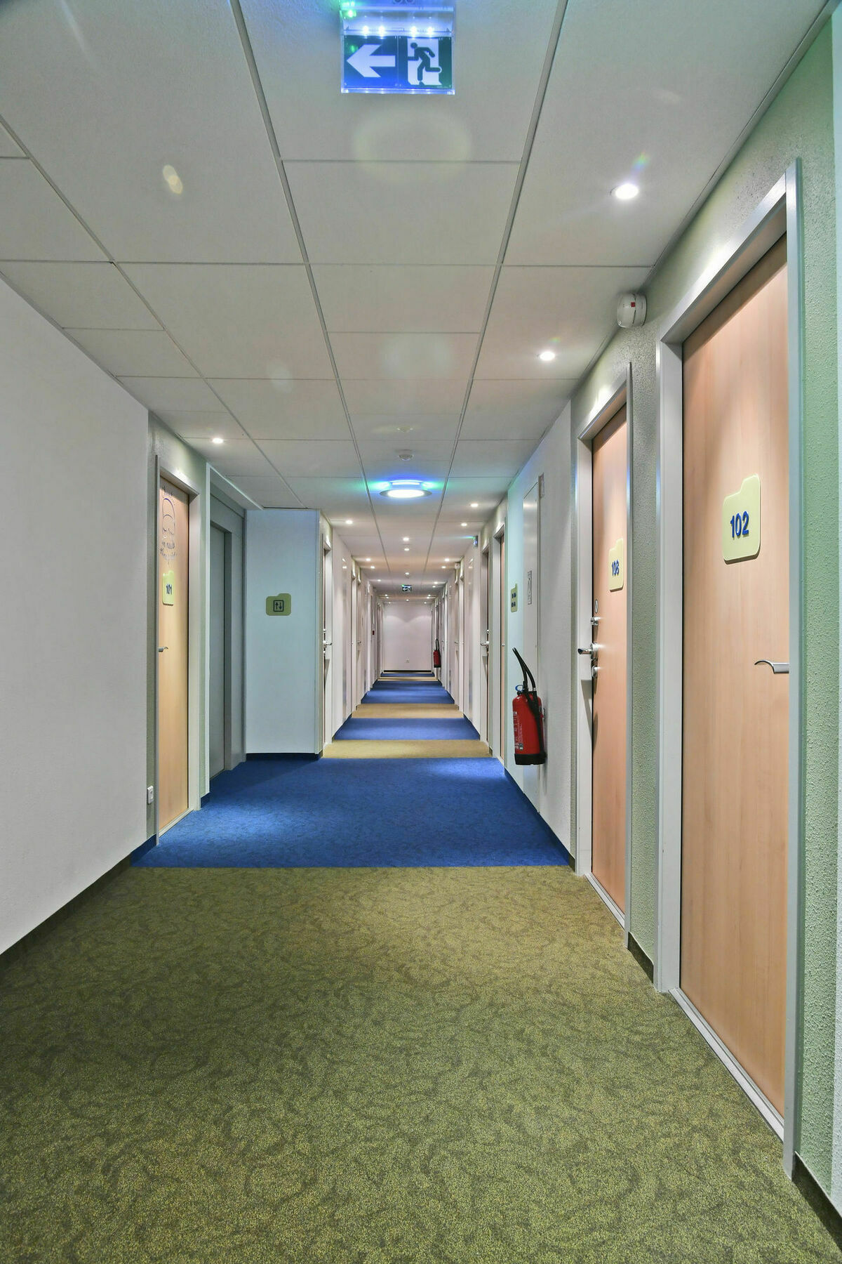 Ibis Budget Saint-Quentin Centre Gare Bagian luar foto