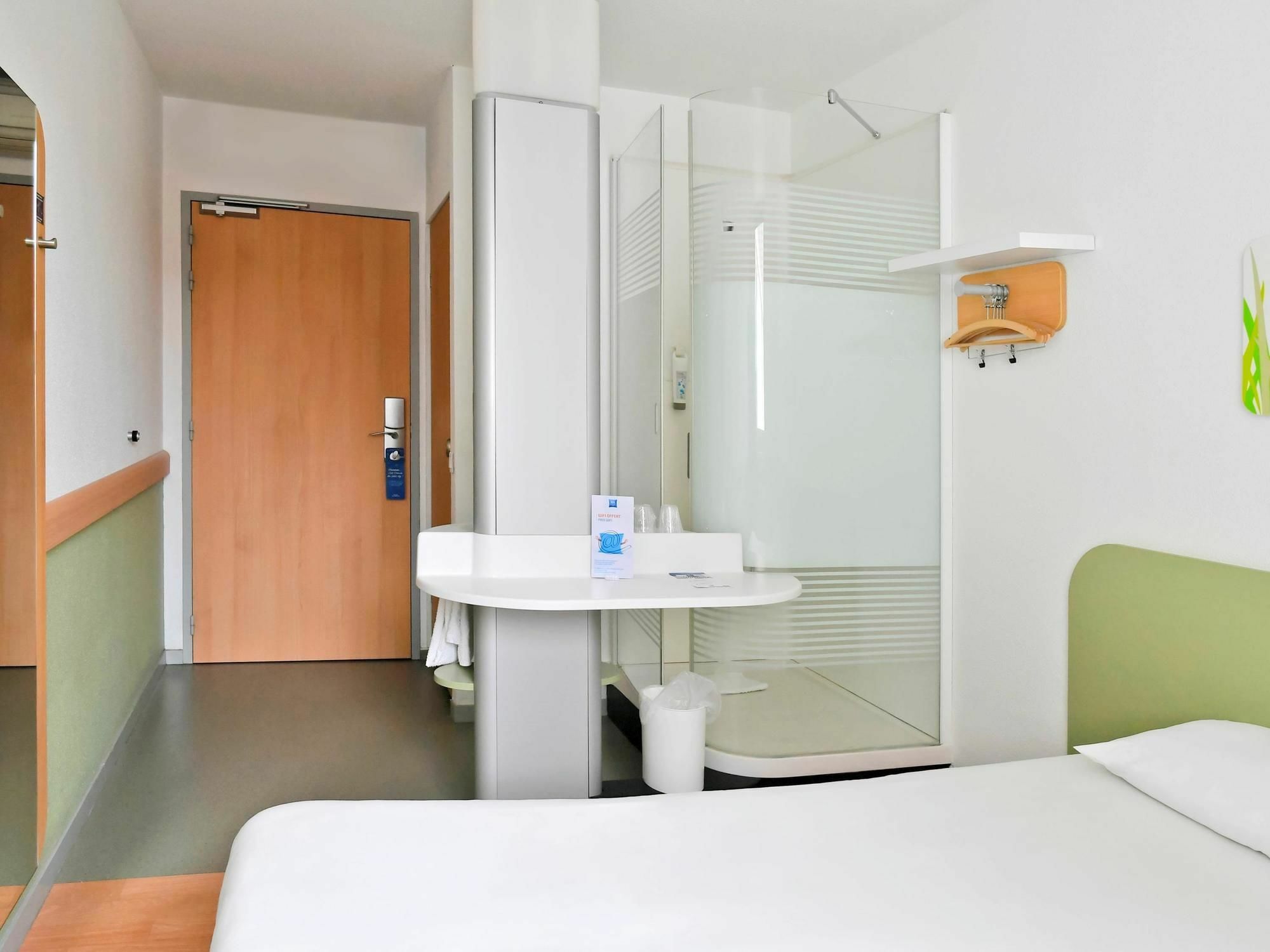 Ibis Budget Saint-Quentin Centre Gare Bagian luar foto
