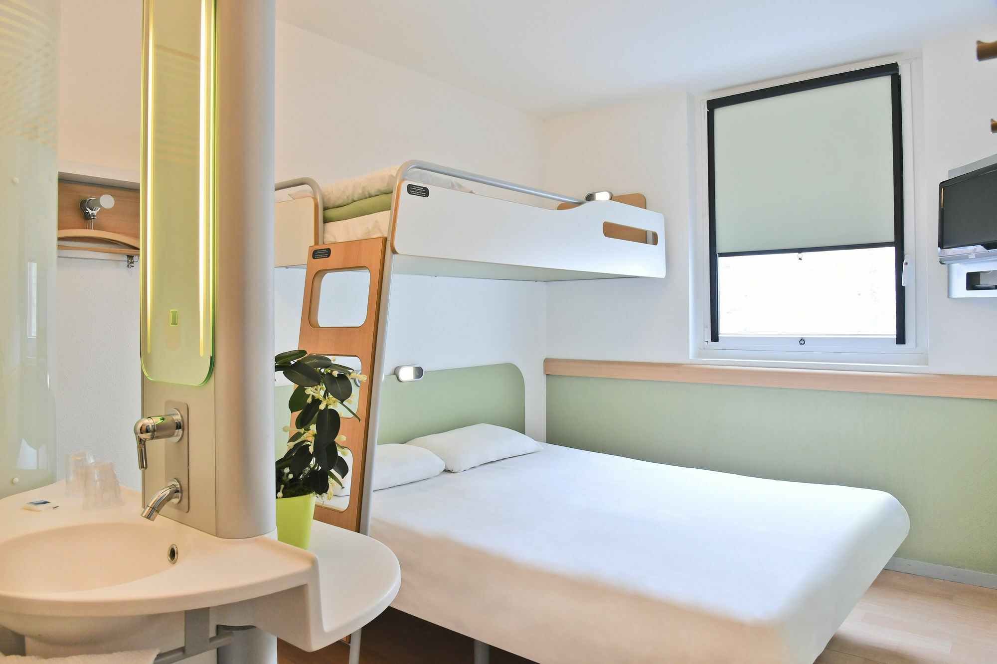 Ibis Budget Saint-Quentin Centre Gare Bagian luar foto