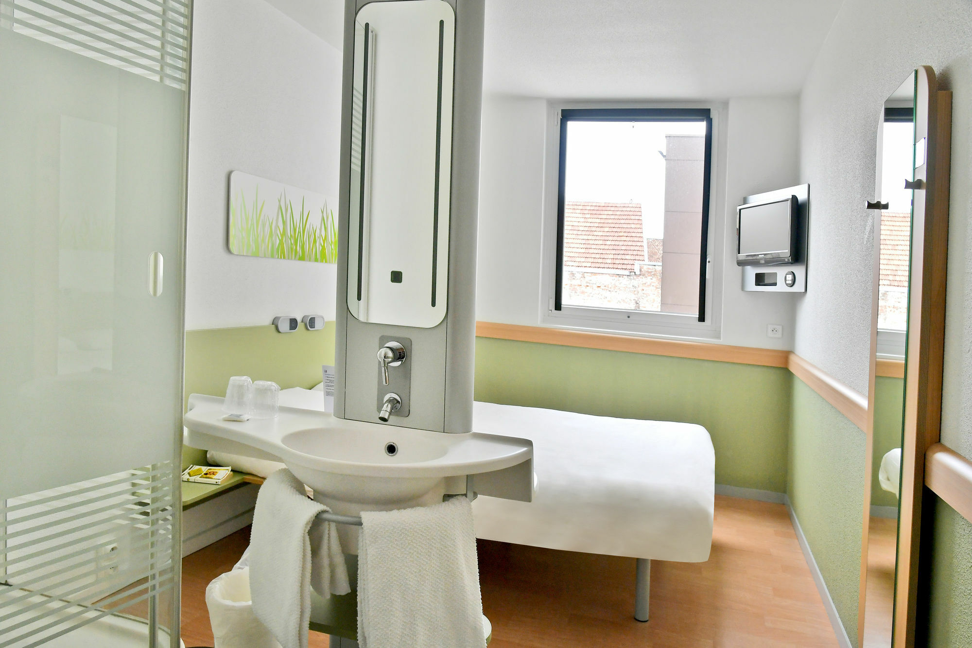 Ibis Budget Saint-Quentin Centre Gare Bagian luar foto
