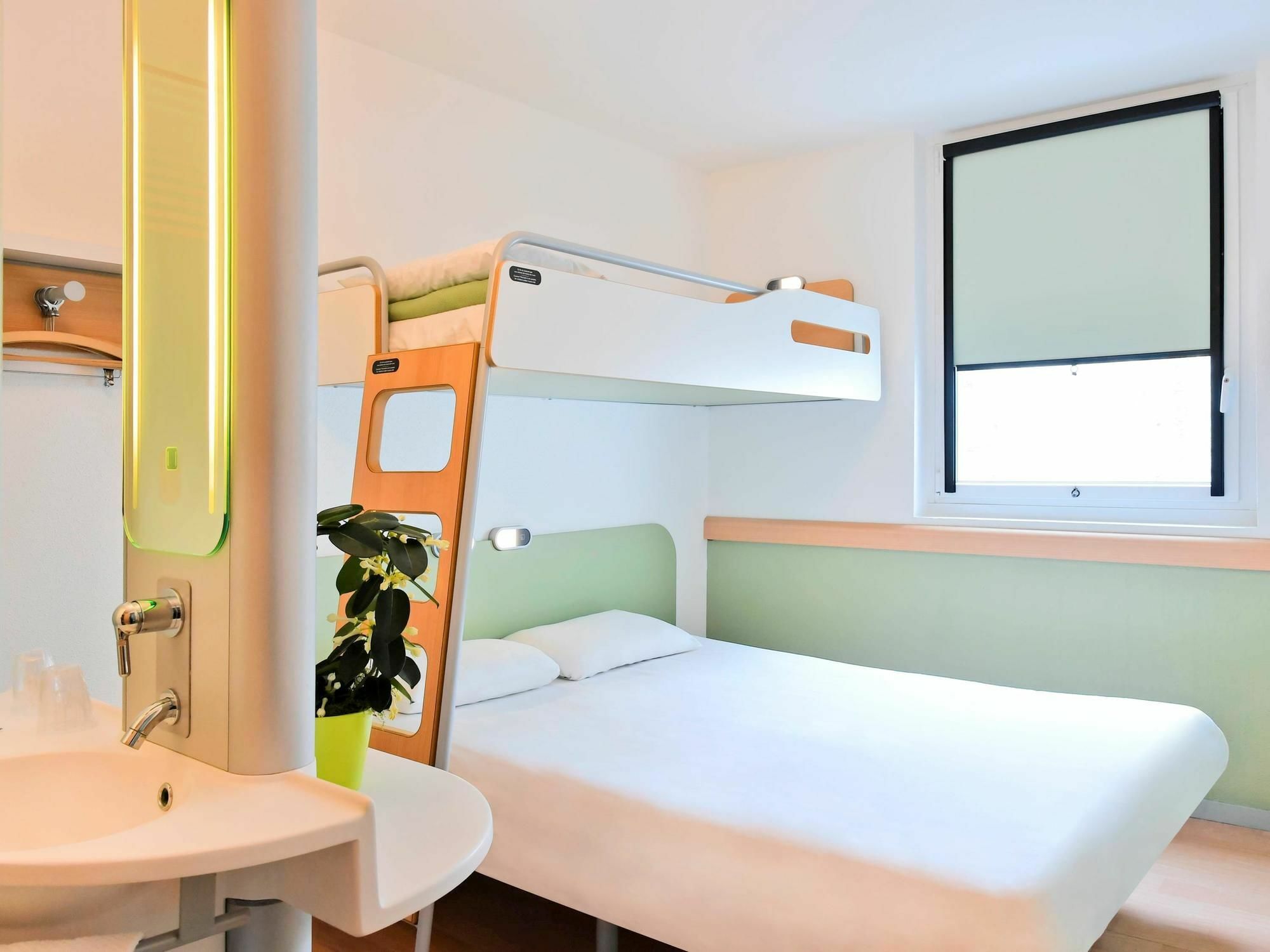 Ibis Budget Saint-Quentin Centre Gare Bagian luar foto